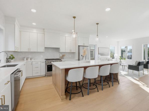 858 N Greenbrier Street, Arlington VA 22205