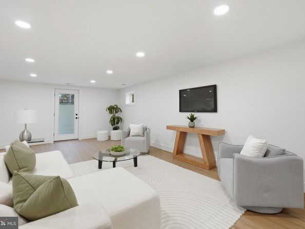 858 N Greenbrier Street, Arlington VA 22205