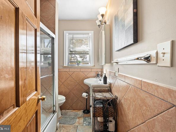 228 Bartlett Avenue, Sharon Hill PA 19079