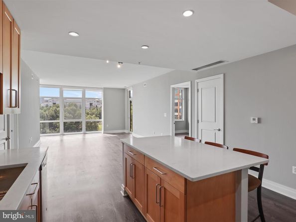 8220 Crestwood Heights Drive 708, Mclean VA 22102