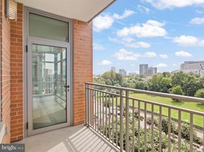 8220 Crestwood Heights Drive 708, Mclean VA 22102