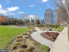 8220 Crestwood Heights Drive 708, Mclean VA 22102
