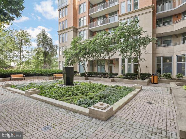 8220 Crestwood Heights Drive 708, Mclean VA 22102