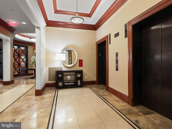 8220 Crestwood Heights Drive 708, Mclean VA 22102