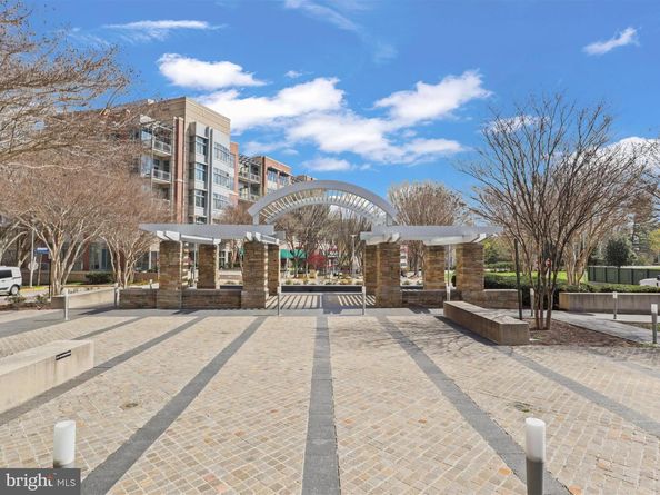 8220 Crestwood Heights Drive 708, Mclean VA 22102