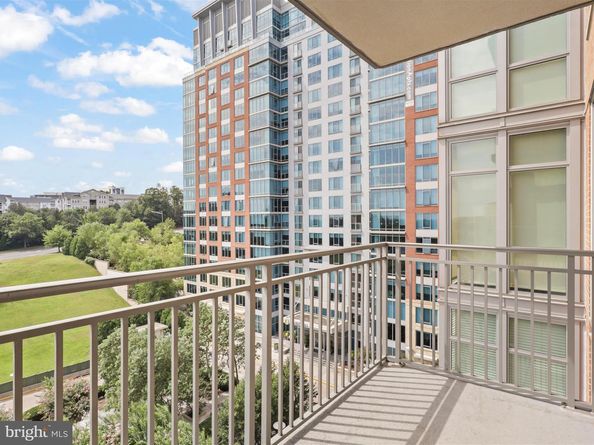 8220 Crestwood Heights Drive 708, Mclean VA 22102
