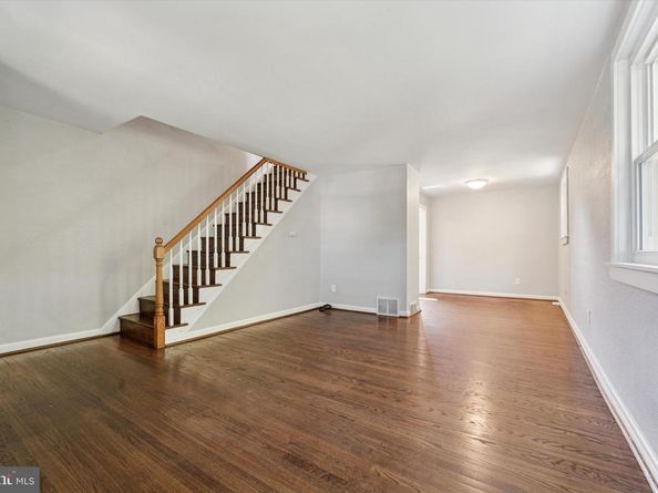 2111 Delmar Drive, Folcroft PA 19032