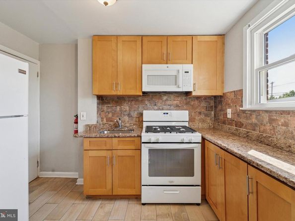 2111 Delmar Drive, Folcroft PA 19032
