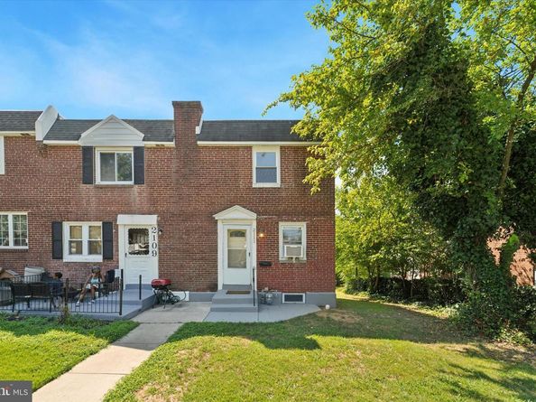 2111 Delmar Drive, Folcroft PA 19032