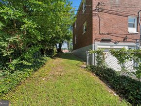 2111 Delmar Drive, Folcroft PA 19032