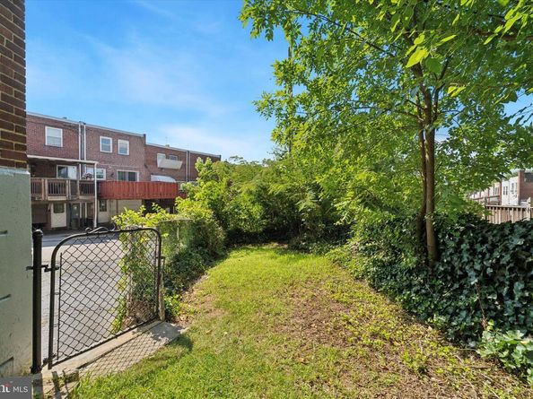 2111 Delmar Drive, Folcroft PA 19032