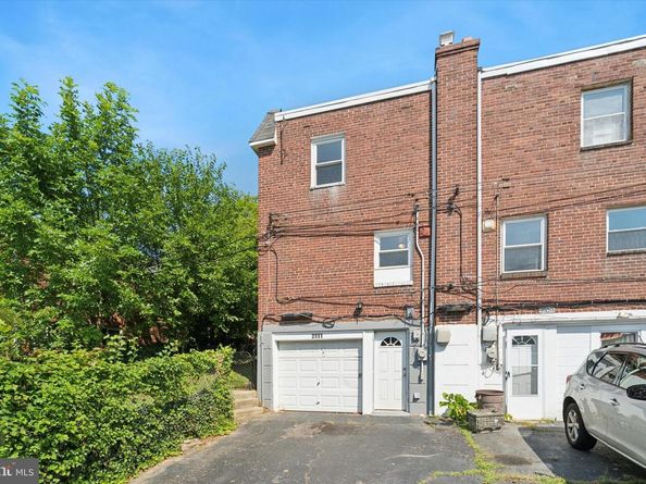 2111 Delmar Drive, Folcroft PA 19032