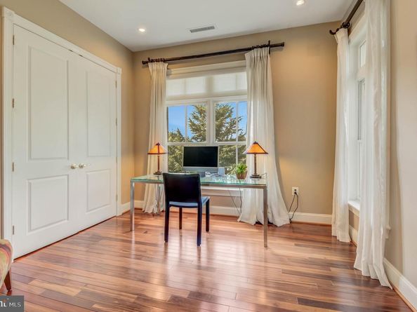 2801 Langston Boulevard 302, Arlington VA 22201