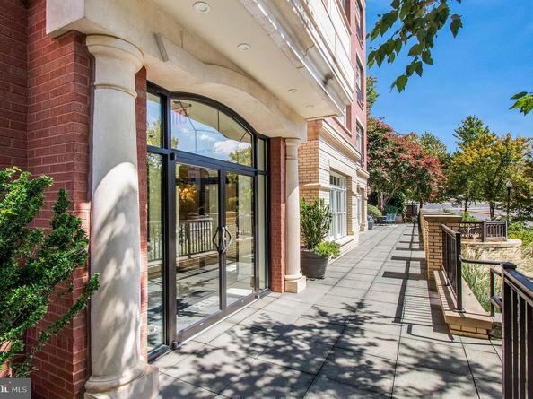 2801 Langston Boulevard 302, Arlington VA 22201