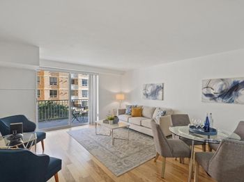 800 4TH Street SW