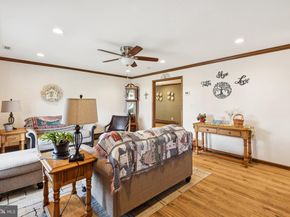 20 Trellis Road, Levittown PA 19056