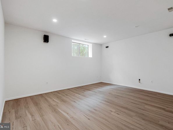 11598 Newport Cove Lane, Reston VA 20194