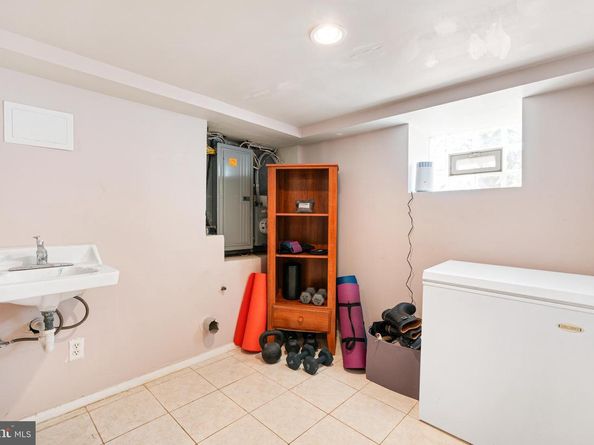 1413 S 6TH Street, Philadelphia PA 19147