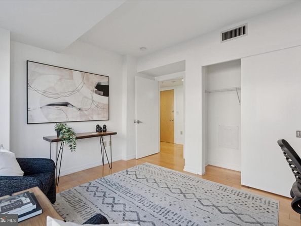 1034 Spruce Street 402, Philadelphia PA 19107