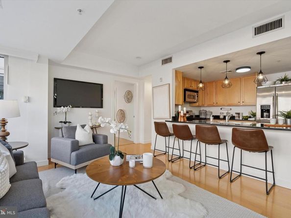 1034 Spruce Street 402, Philadelphia PA 19107