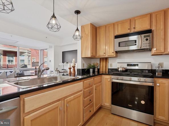 1034 Spruce Street 402, Philadelphia PA 19107