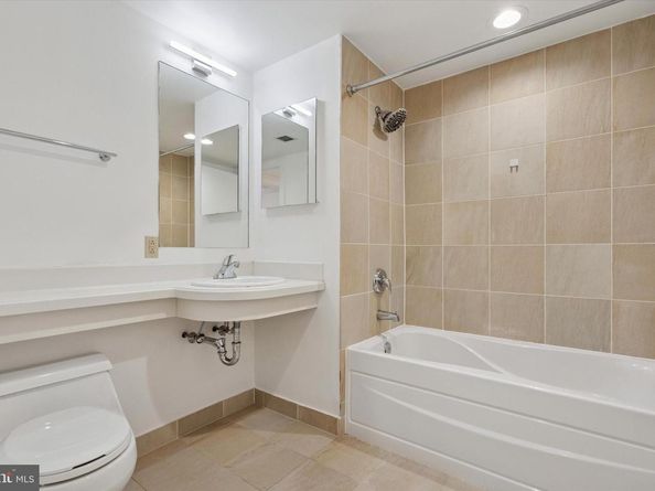 1034 Spruce Street 402, Philadelphia PA 19107