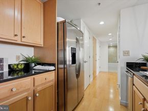 1034 Spruce Street 402, Philadelphia PA 19107