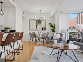 1034 Spruce Street 402, Philadelphia PA 19107