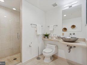 1034 Spruce Street 402, Philadelphia PA 19107