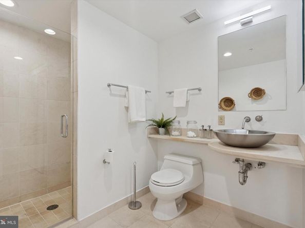 1034 Spruce Street 402, Philadelphia PA 19107