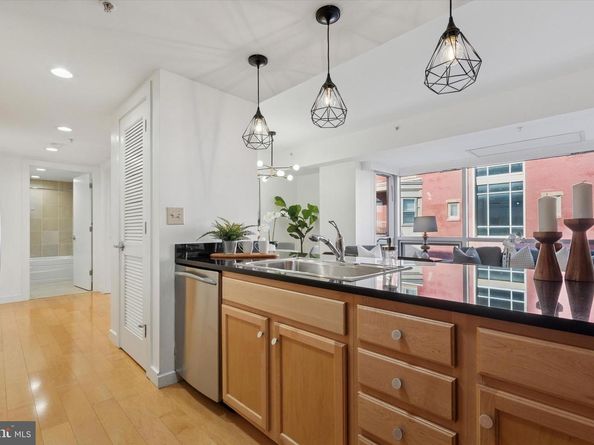 1034 Spruce Street 402, Philadelphia PA 19107