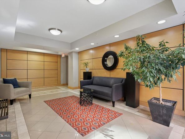 1034 Spruce Street 402, Philadelphia PA 19107