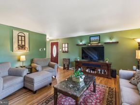 8860 Manchester Street, Philadelphia PA 19152