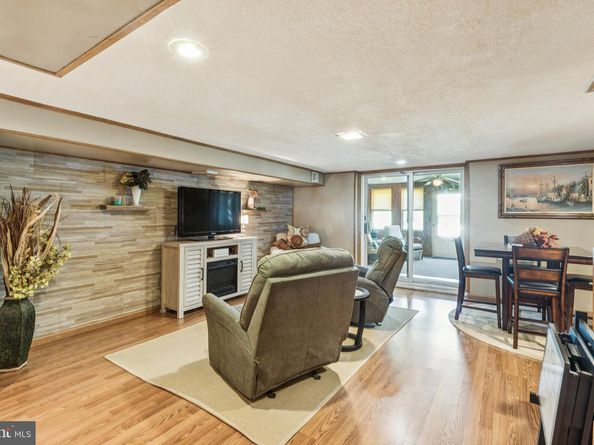 8860 Manchester Street, Philadelphia PA 19152
