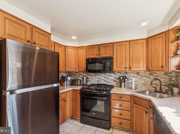 8860 Manchester Street, Philadelphia PA 19152