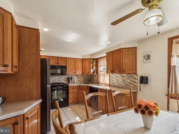 8860 Manchester Street, Philadelphia PA 19152