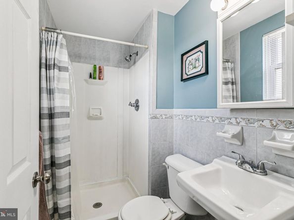 8860 Manchester Street, Philadelphia PA 19152