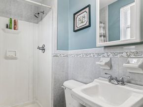 8860 Manchester Street, Philadelphia PA 19152