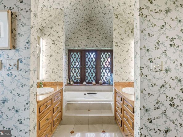548  560 S Bryn Mawr Avenue, Bryn Mawr PA 19010