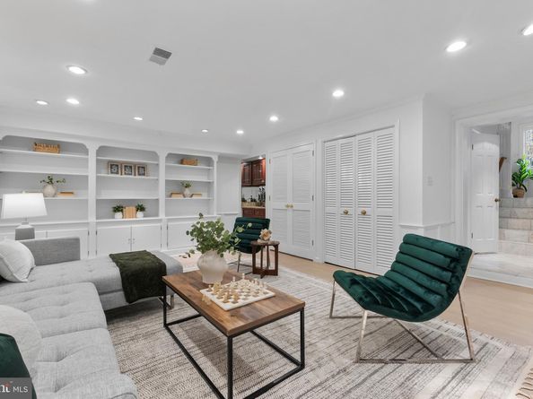103 Queen Street, Alexandria VA 22314