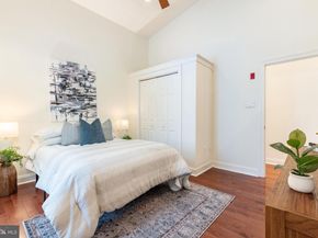 6 S Strawberry Street 16, Philadelphia PA 19106