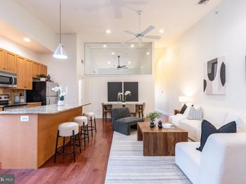 6 S Strawberry Street