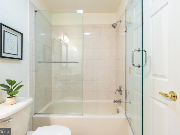 6 S Strawberry Street 16, Philadelphia PA 19106