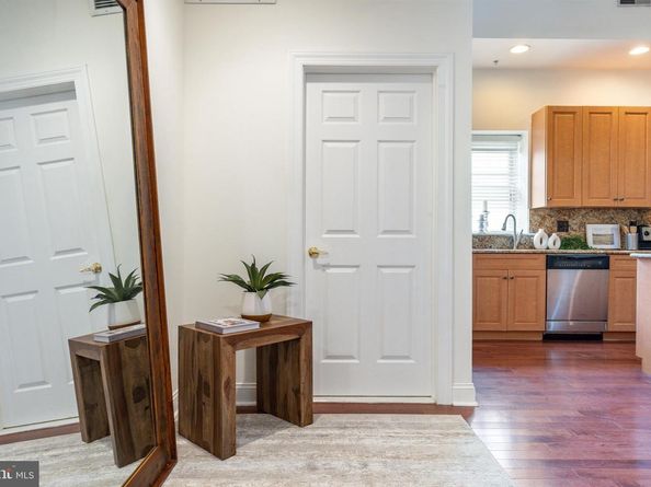 6 S Strawberry Street 16, Philadelphia PA 19106