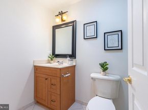 6 S Strawberry Street 16, Philadelphia PA 19106