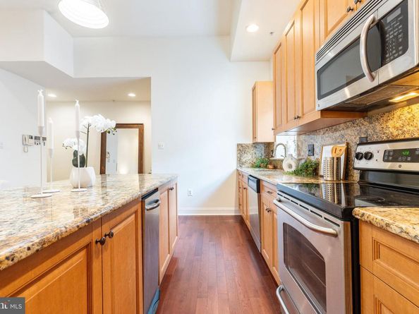 6 S Strawberry Street 16, Philadelphia PA 19106