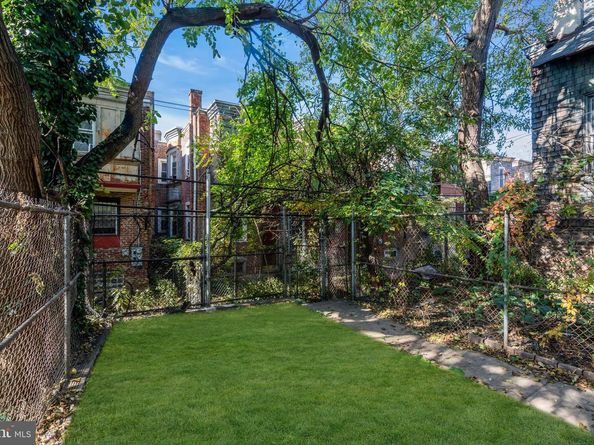 4946 N 10TH Street, Philadelphia PA 19141