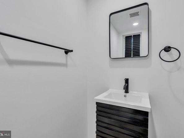 4946 N 10TH Street, Philadelphia PA 19141