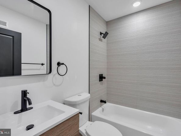 4946 N 10TH Street, Philadelphia PA 19141