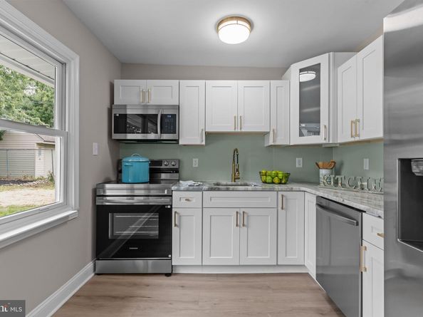 14 Iris Road, Levittown PA 19057